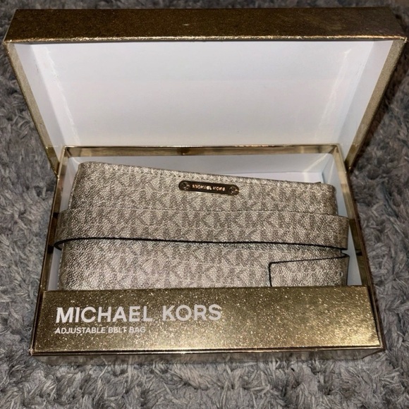 New Michael Kors Gold Cross Body Bag With Box - Picture 1 of 5